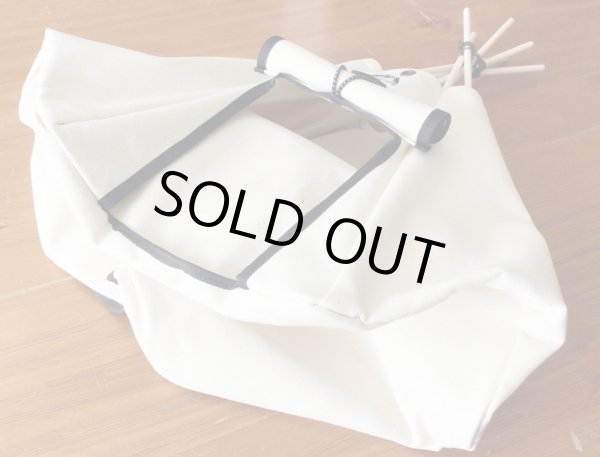 たたむと約10cmの厚さ